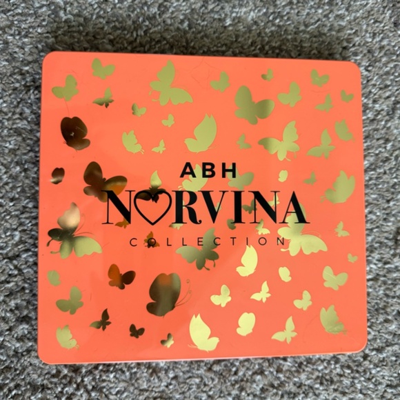 ABH "Norvina Pro Pigment, Vol. 3" eyeshadow palette - Picture 2 of 7